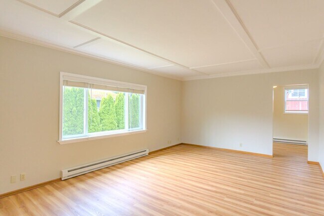 Building Photo - Spacious 1 bedroom Maple Leaf Bungalow w/AC!