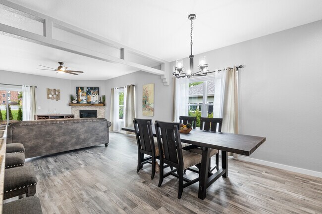 Foto del edificio - 1310 Daisy Dr