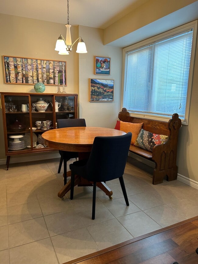 Building Photo - 1418 Simcoe St S