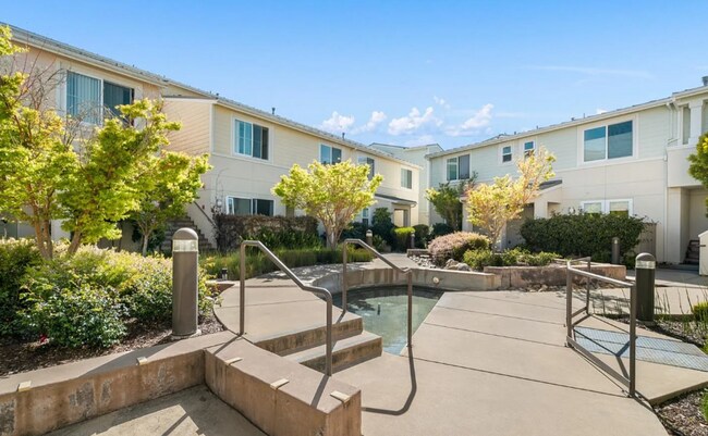 Foto del edificio - Coastal Living at Pleasure Point - Stunnin...
