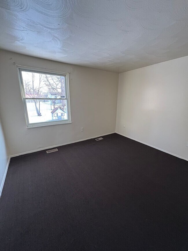 Foto del edificio - Spacious and charming 4 Bed Home in Convenient West Toledo Location