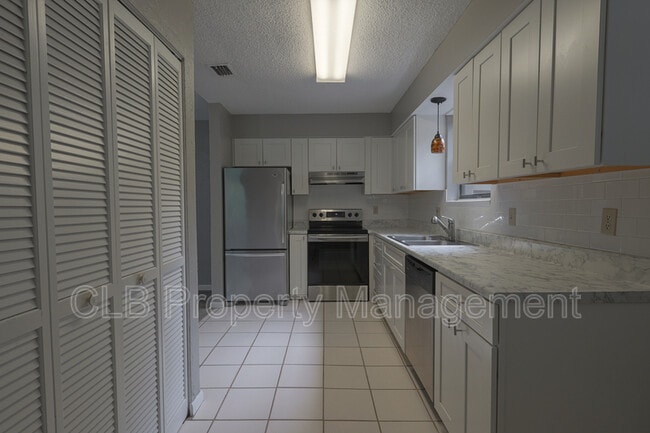 Foto del edificio - 6175 Sequoia Dr