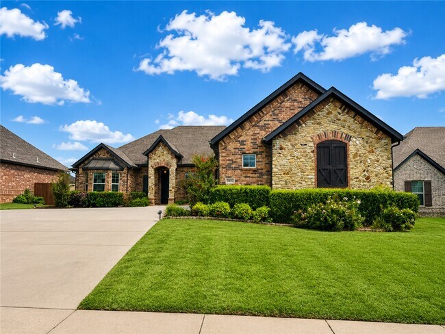 Building Photo - 2803 SW Hazelnut Ave