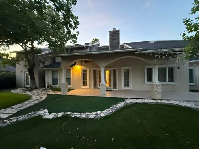 Foto del edificio - 3110 Jacaranda Dr