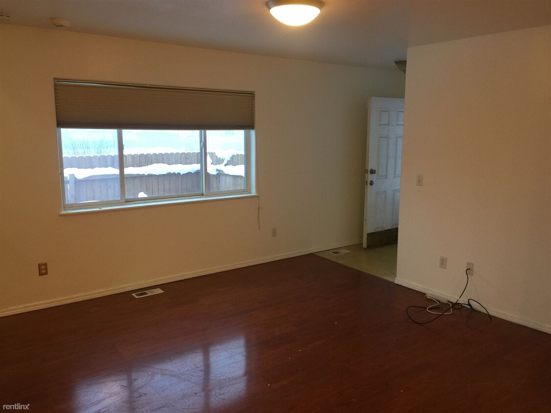 Building Photo - 4 br, 2.5 bath House - Park Plaza Properties