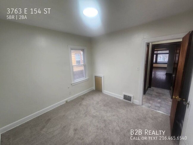 Foto del edificio - 3763 E 154th St