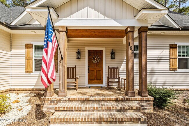 Foto del edificio - 182 Lakeview Dr