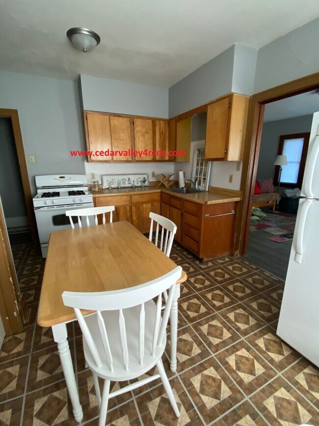 Foto del edificio - 218 Pleasant St