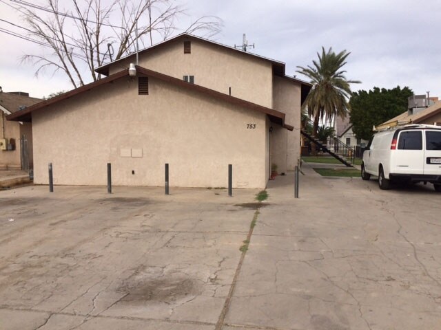 Building Photo - 749-753 W Olive Ave