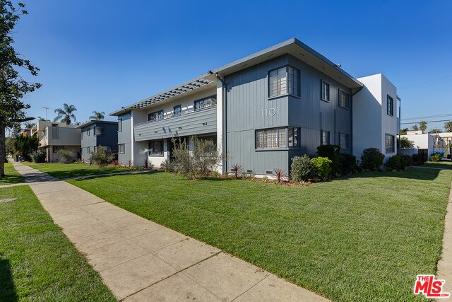 Building Photo - 1107 S Bronson Ave