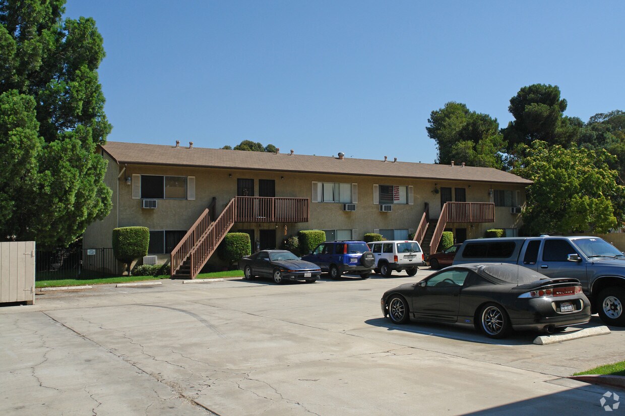 Building Photo - 1310 Oakdale Ave