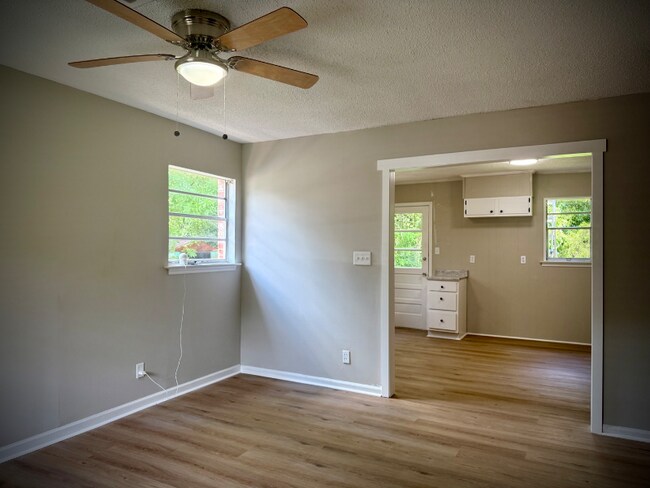 Foto del edificio - 5940 Cherry Hill Rd