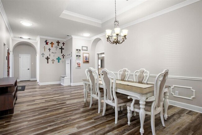 Building Photo - 617 Woodview Dr