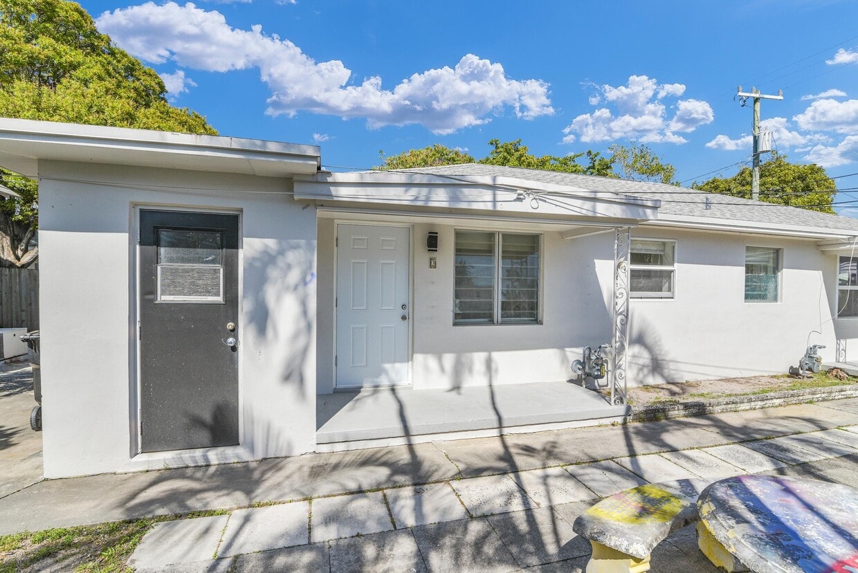 Foto principal - 728 N L St
