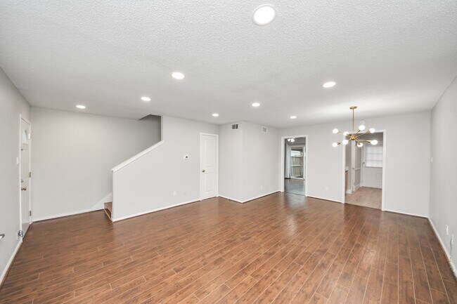 Foto del edificio - 515 Tallowood Rd