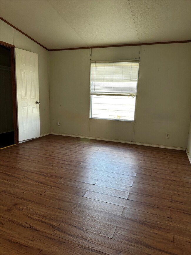 Foto del edificio - 15930 Boss Gaston Rd