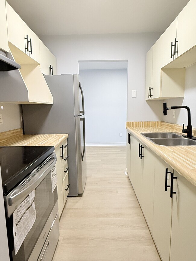 Building Photo - 2940 Elsmere Ave