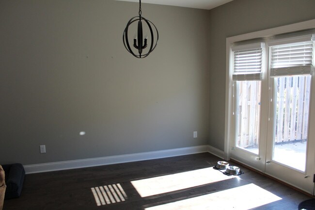 Foto del edificio - 130 Pinebranch Ct