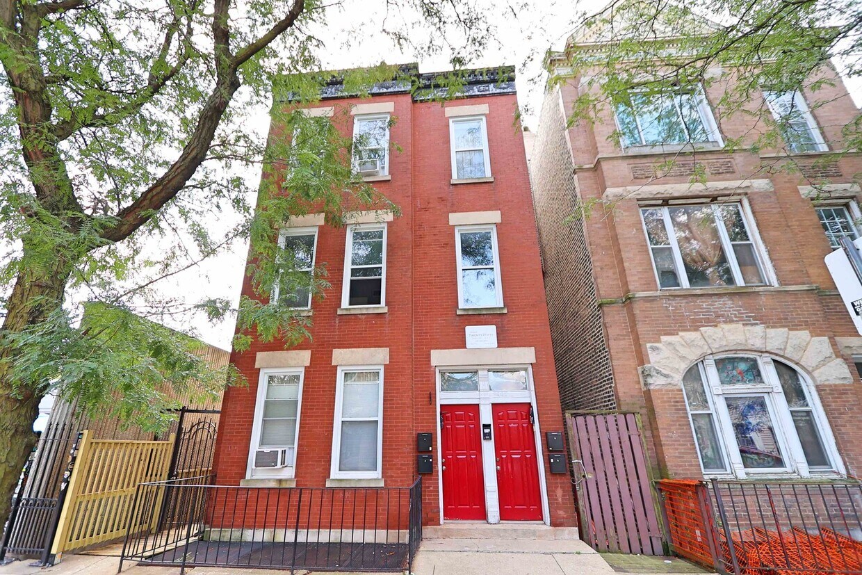 Primary Photo - 2007 W Cullerton St