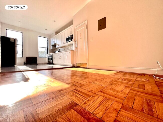 Building Photo - 842 Bushwick Ave