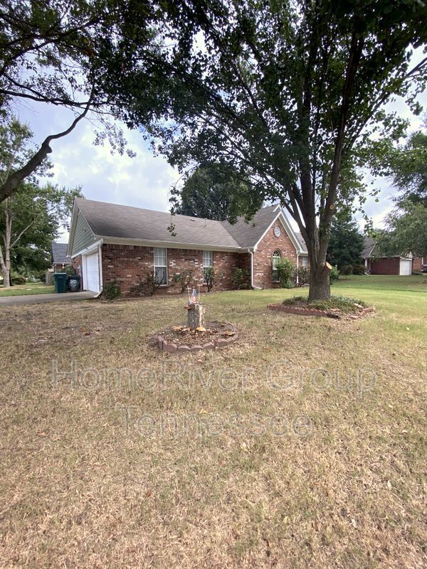 Building Photo - 1600 Saddle Ln