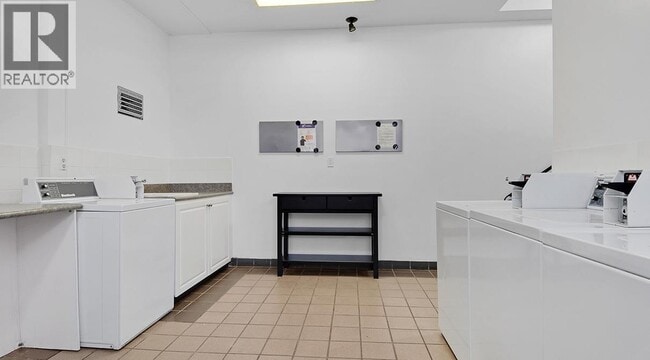 Building Photo - 104 6450 E BOULEVARD