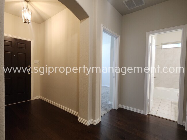 Foto del edificio - 2024 Miramar Dr