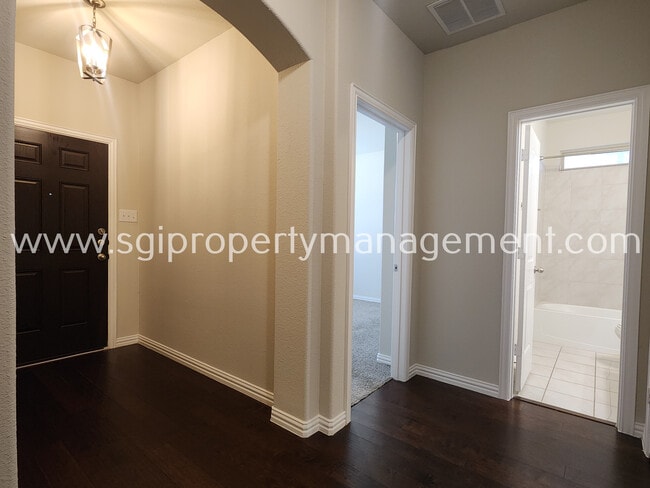 Photo - 2024 Miramar Dr House