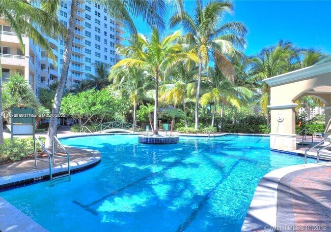 Foto del edificio - 19501 W Country Club Dr