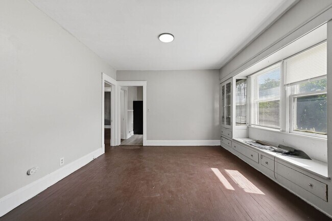 Foto del edificio - 11611 Fairport Ave