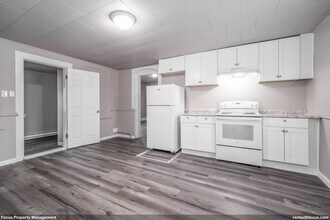 Building Photo - 213 Manitowoc St