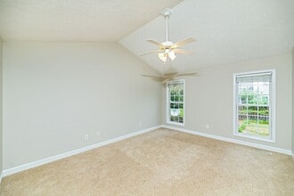 Building Photo - 10 Hampshire Ln