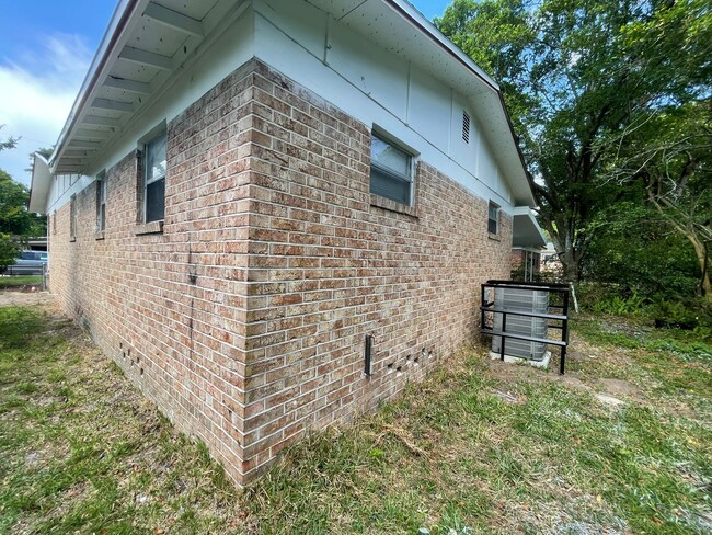 Foto del edificio - 5/2 Single Family home in East Grand Park ...