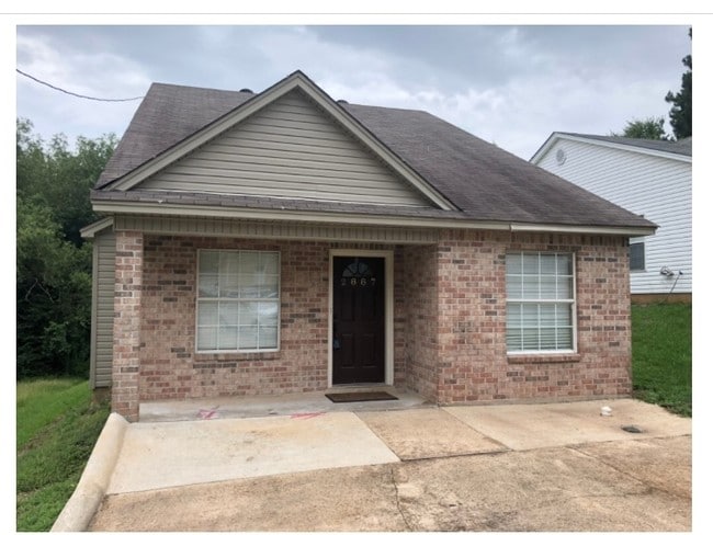 Outside - 2887 W Barnett Springs Ave