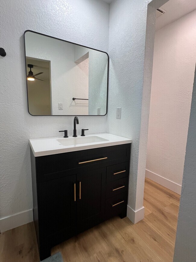 Baño privado - 1368 W 14th St