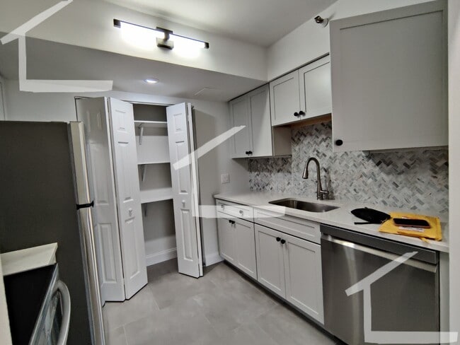 Foto del edificio - 1731 Beacon St