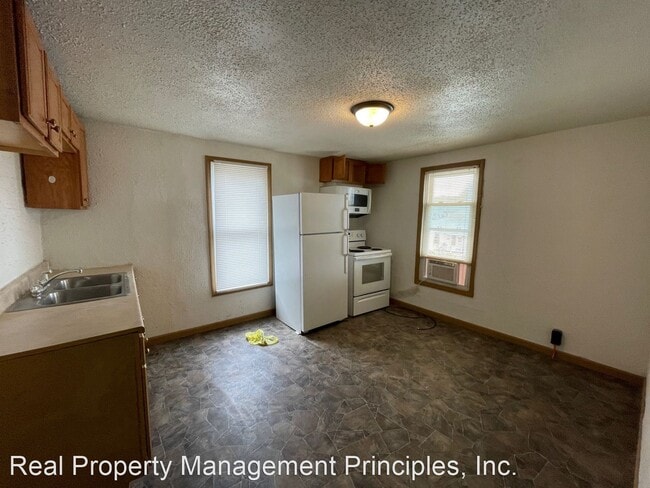 Building Photo - 3 br, 1 bath House - 219 W. Hyde Park Ave