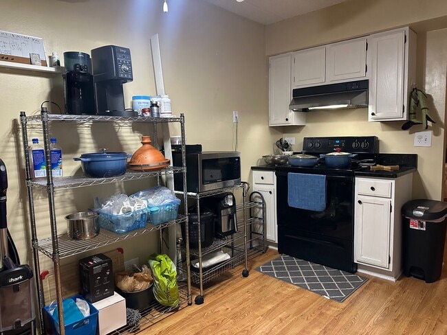 Foto del edificio - 1504 W Jefferson Ave