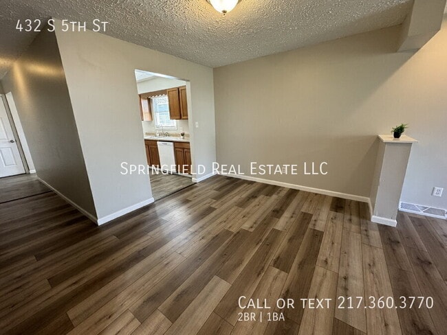 Building Photo - 432 S 5th St