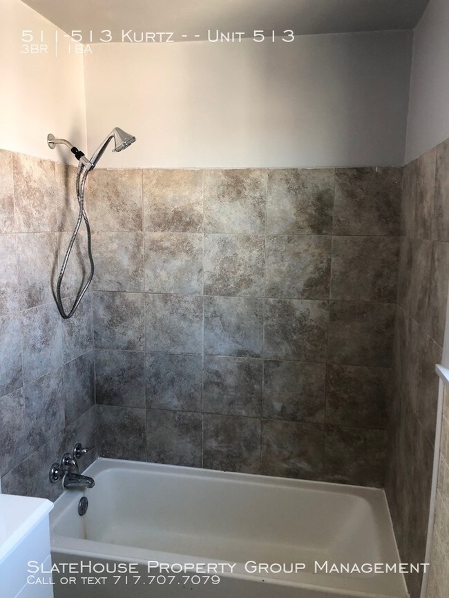 Foto del edificio - THREE BEDROOM/ONE BATH TWIN