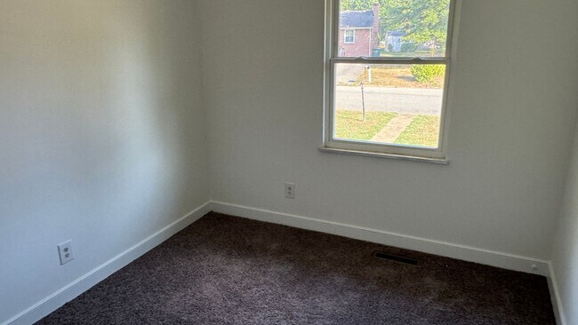 Building Photo - Eastern Henrico- Spacious Split Level