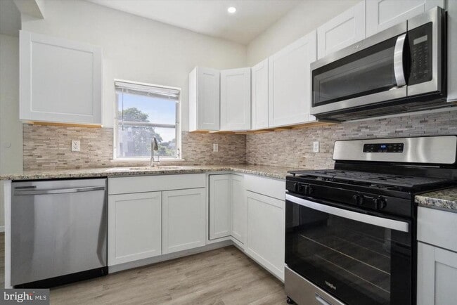 Foto del edificio - 660 LORAINE St