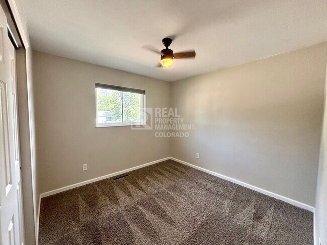 Building Photo - 2240 Flintwood Dr