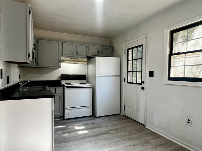 Foto del edificio - 820 Whitney Ave NW