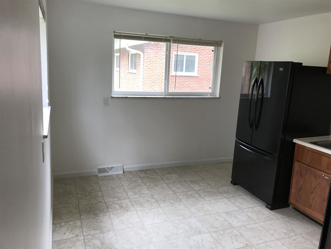 Building Photo - 4056 Geraldine Ave