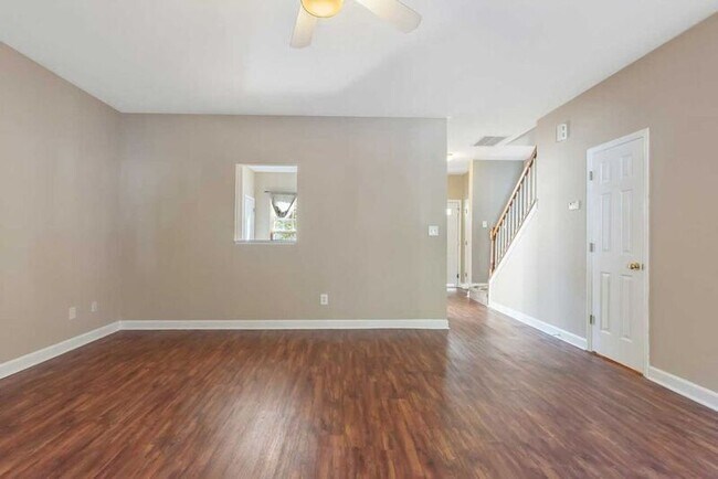 Foto del edificio - 5813 Neuse Wood Dr