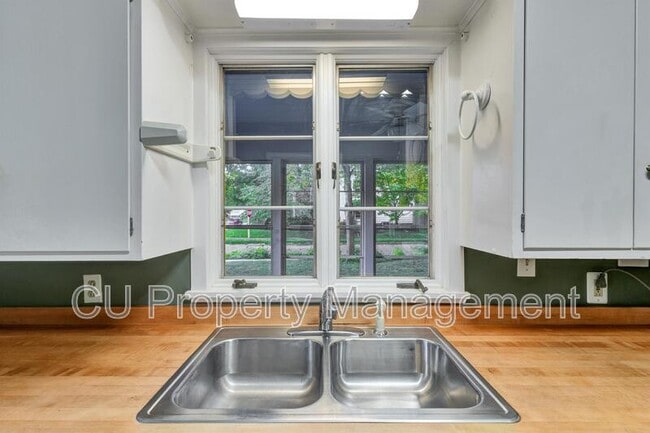 Foto del edificio - 202 W Indiana Ave