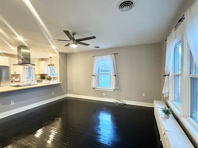 Foto del edificio - 549 Watervliet Shaker Rd