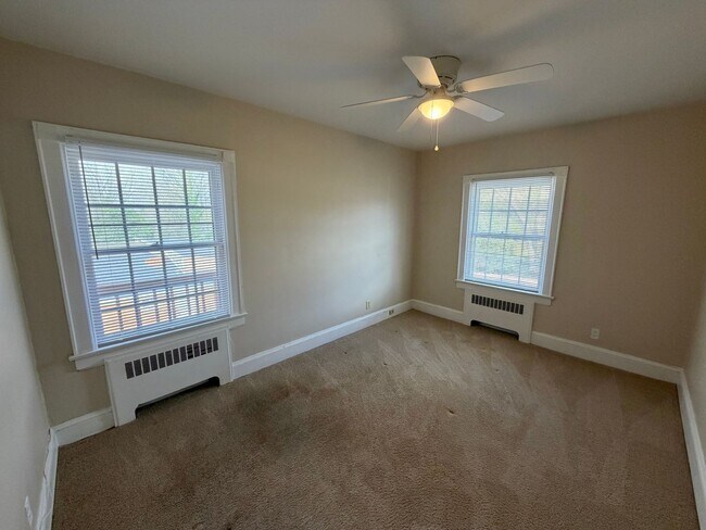 Building Photo - 2 Bedroom Apartment - Statesville Downtown