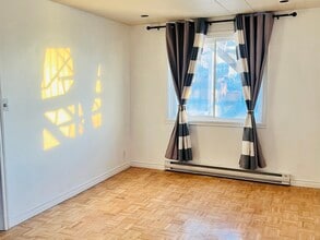 Building Photo - 321 Av 81E